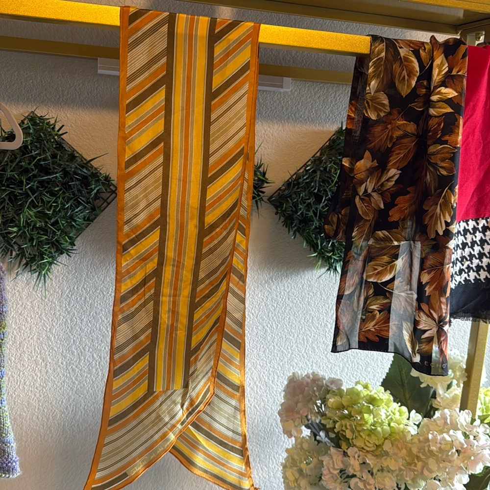 Oscar de la Renta sillk scarf